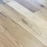 Nuances blond naturel du parquet Piarna contrecollé